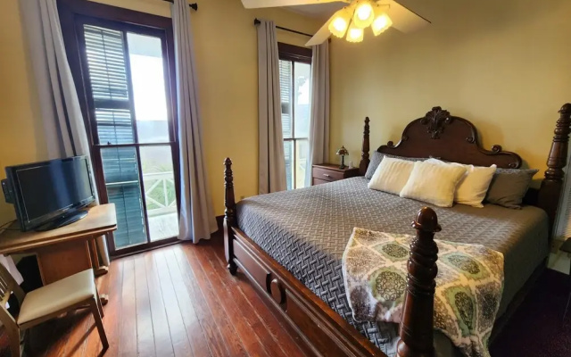 1886 Victorian 4 Bedroom Home by Redawning
