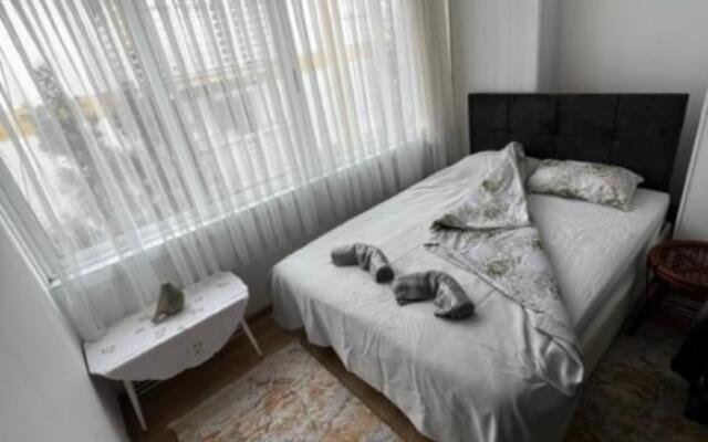 Girne Center 3 rooms 150 m to Beach
