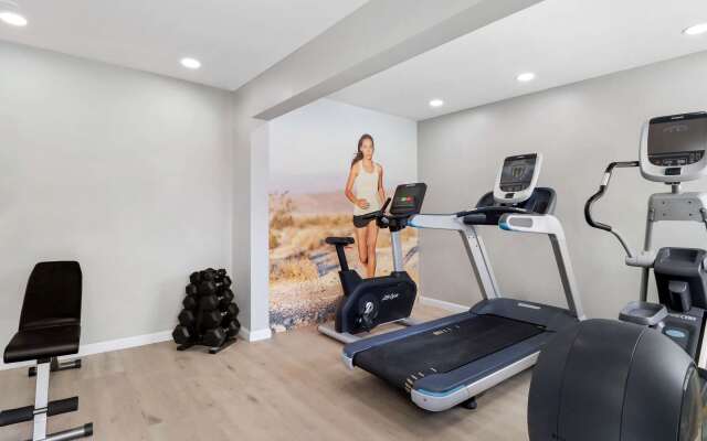 Clarion Pointe Ridgecrest near China Lake Naval Station (ex. Motel 6 Ridgecrest) 