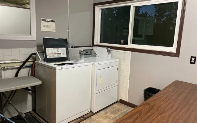Country Squire Motor Inn