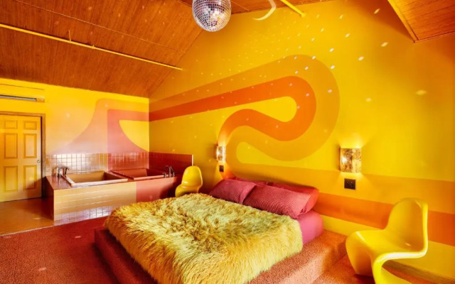 The Dive Motel & Swim Club