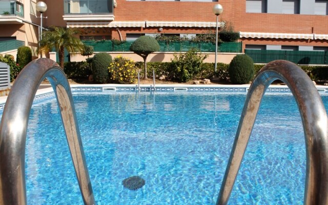 Suitur beach apartment with pool