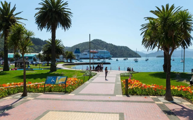 Luxury Waterfront Apartment - Abode No 1