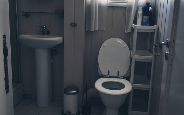 StayPlus 3BR City Apartment With Garden