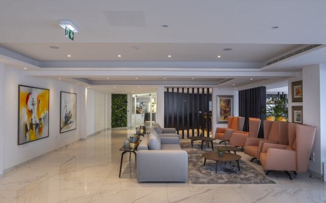 Leonardo Crystal Cove Hotel & Spa by the sea