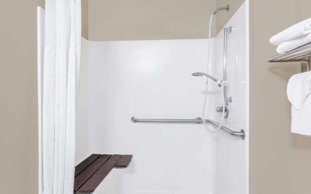 Super 8 by Wyndham Adrian