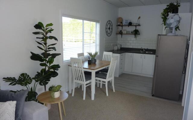 The Pool House, Romantic Country, King Bed