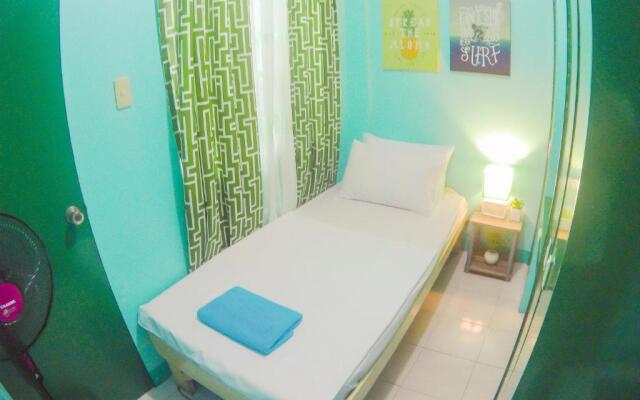 NoMadsMNL Backpackers Homestay