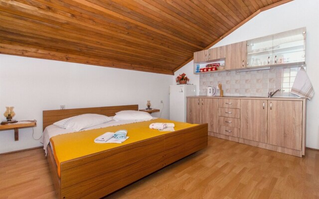 Apartments and Rooms Stjepan