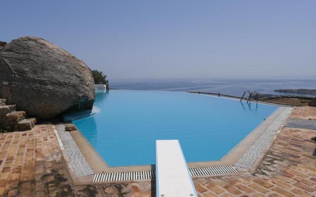 Rock Villa-Guest house by Neuvel