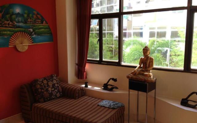 Fong Kaew and Baan Nang Fa Guesthouse