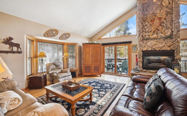 Wildwood Peaks 4 Bedroom Home by RedAwning