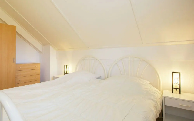 Cosy Holiday Home in Friesland by the Lake