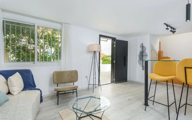 Indigo 1-BR Apt W Terrace in Batroun