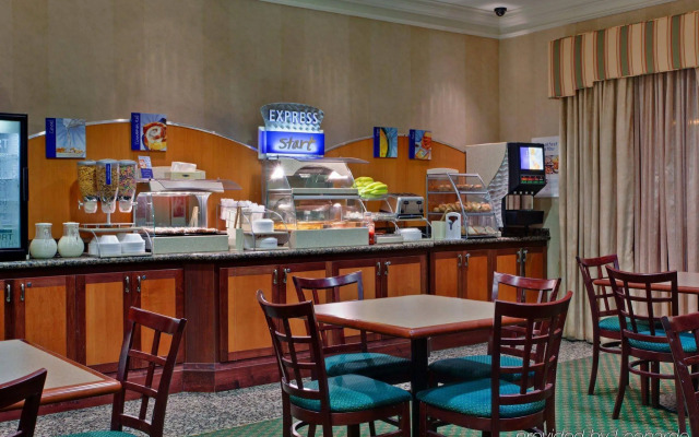 Holiday Inn Express & Suites Milton by IHG