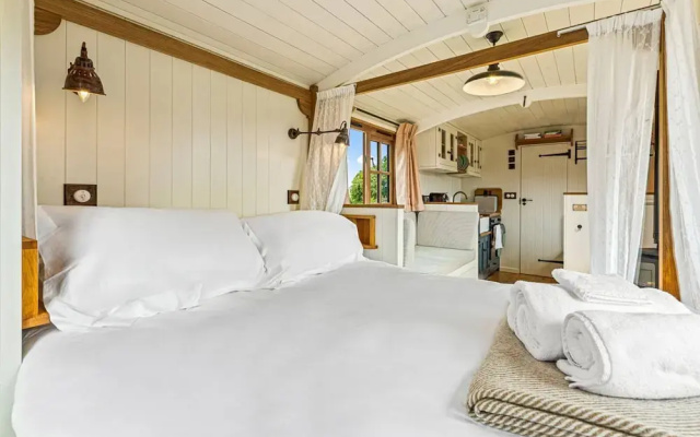Drovers Hill at Stonor - Quercus - Shepherds hut