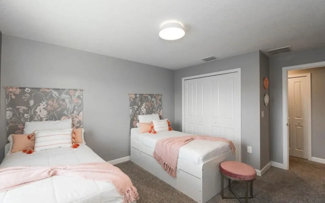 8924 SD - Luxury 4BR Townhome: Private Pool