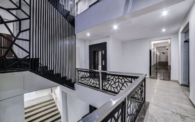 OYO 13637 Crown Residency