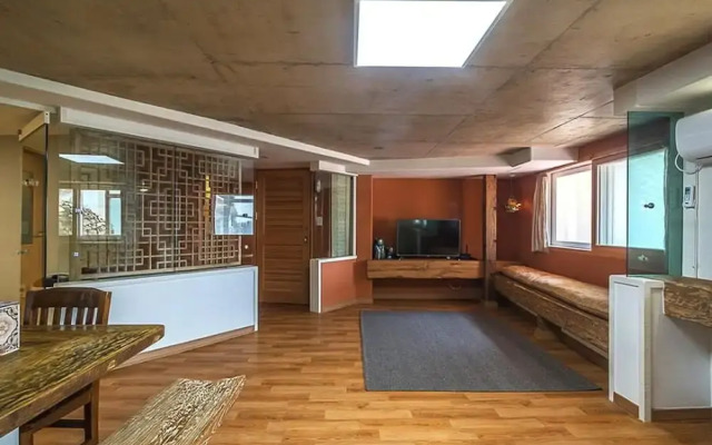 Geoje Badatga, Aesop Ajeossine jip
