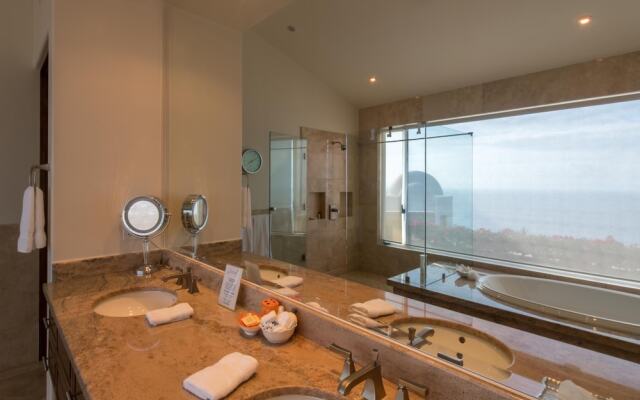 Spacious 5 BR W/amazing Ocean View at Villa del Mar