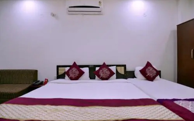 Hotel New Luxury Royale By OYO Rooms
