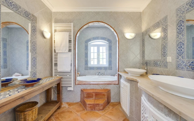 Villa Oasis by Cadenzalux