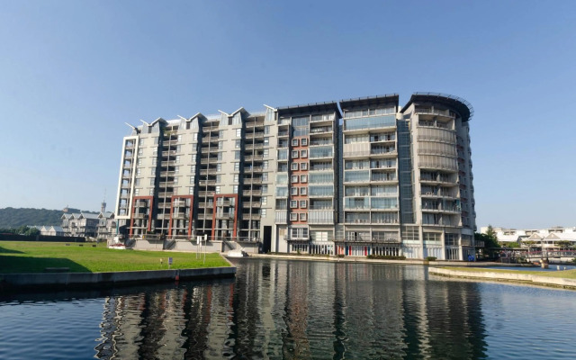 Quayside Waterfront Apartment