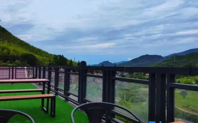 Yunshang Grassland Anji Suxi Landscape Homestay