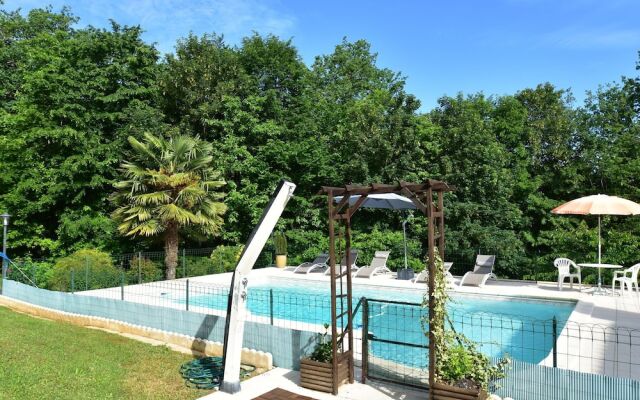 Cozy Holiday Home in Villefranche-du-périgord With Pool