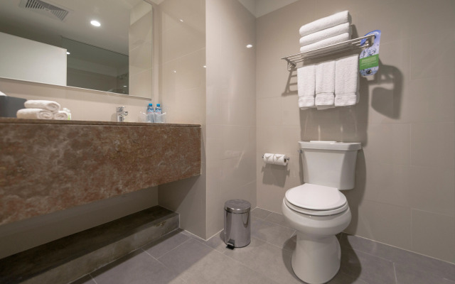 Holiday Inn Lima Airport by IHG