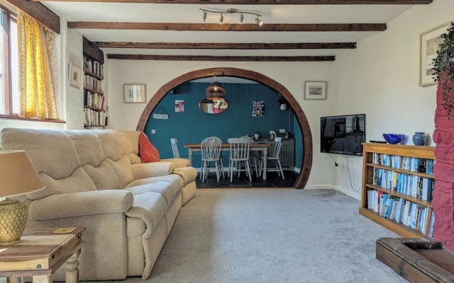 The Old Barn Near St Ives - Rustic Charm & Space