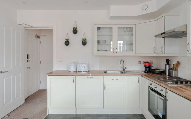 The Vanity Affair - Fitzrovia - by Frankie Says