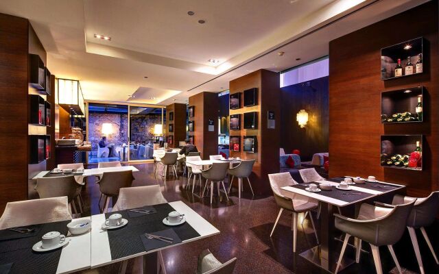 Olivia Plaza Hotel