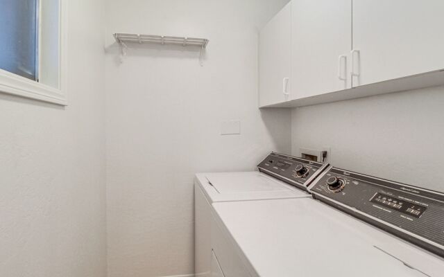 Deck + Pool Table: Pinetop-lakeside Nature Escape