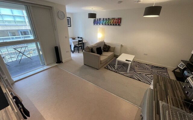 Luxury Brand New 6ppl Apartment, Cambridge Station