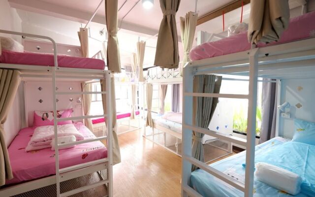Seatz station Hostel Female only