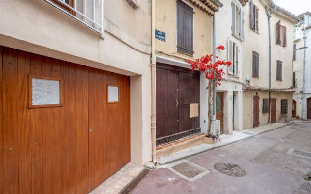 Rue de la Pompe