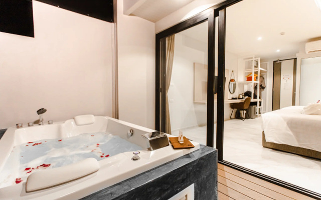 Tour De Phuket Hotel