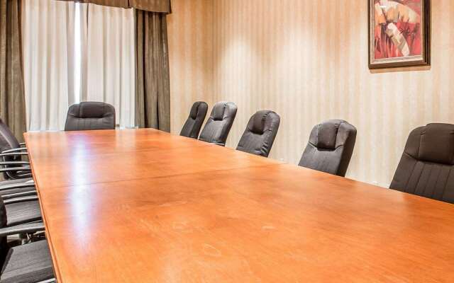 Econo Lodge Inn & Suites Douglasville