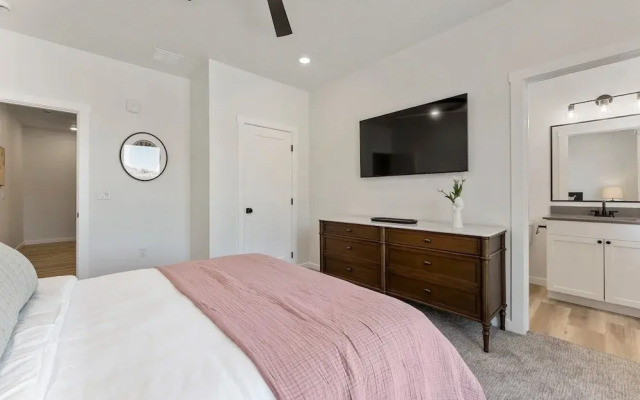 Sand Cove Retreat 5 Bedroom Townhouse