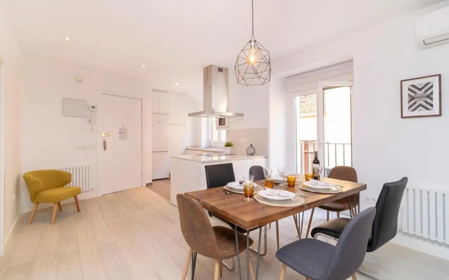 Smiling Apartment Near Puerta del Sol by Batuecas