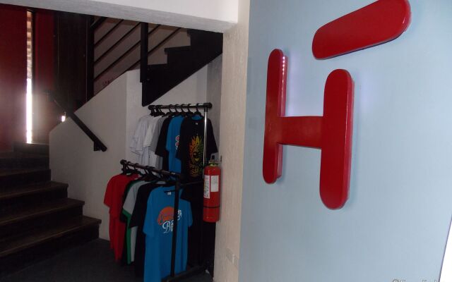 Hometown Hotel Bacolod - Lacson