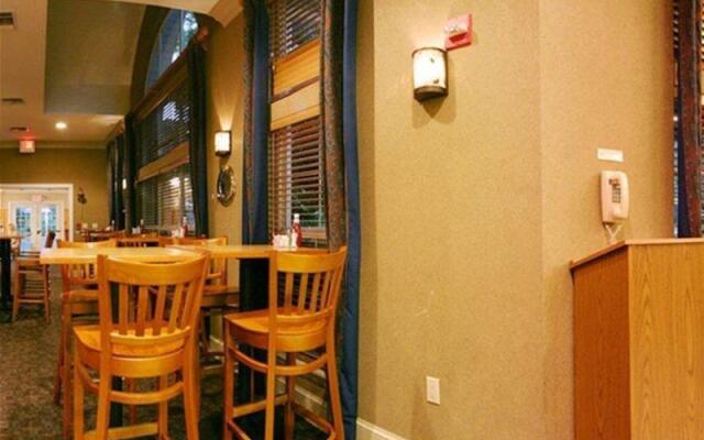 Mainsail Suites Hotel & Conference Center