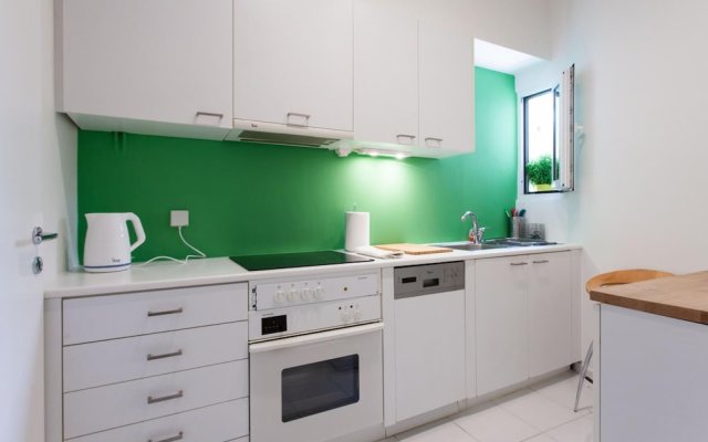 2 Bdrm apt for up to 6 Guests Next to Acropolis Museum