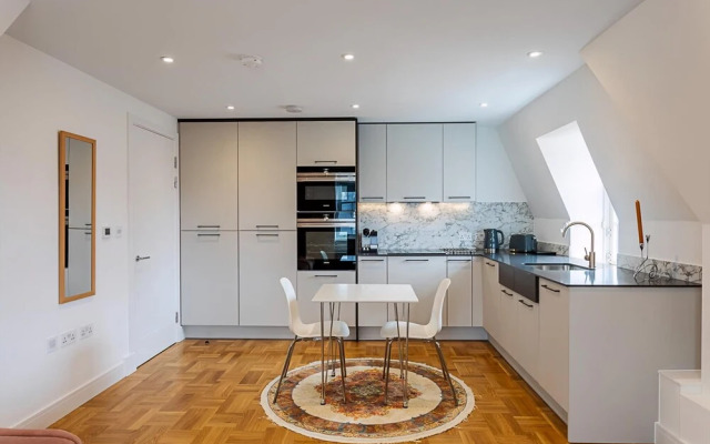 Modern and Stylish Apartment in West Kensington