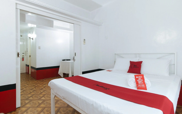 RedDoorz @ The Providence Tower - Vaccinated Staff