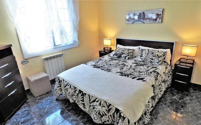 Bianca Seaview & Beach Apartment