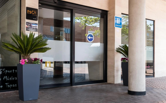 Hotel Tach Madrid Airport