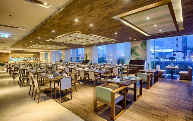 A La Carte Da Nang Beach