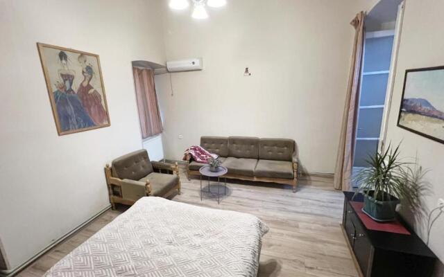 Apartment Old Street Dadiani 7